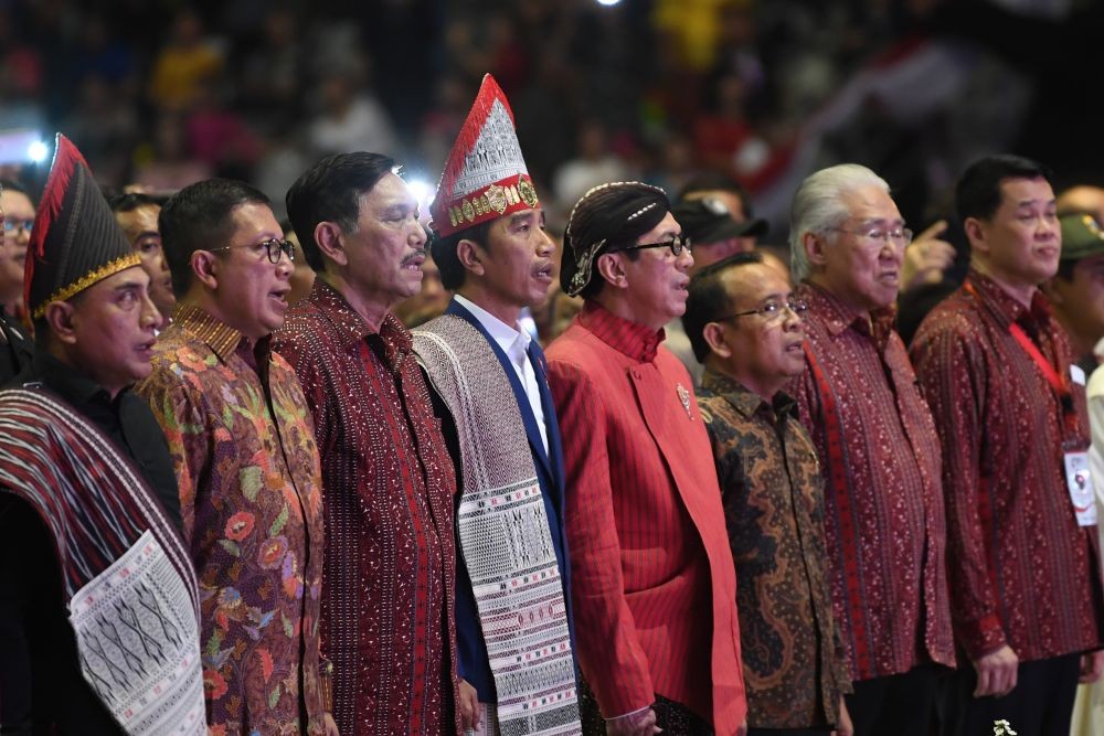 Presiden Jokowi Kenakan Jas dan Ulos Hadiri Natal Nasional di Medan