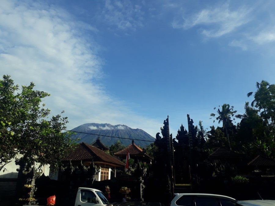 Gunung Agung Alami 5 Kali Erupsi Selama Januari