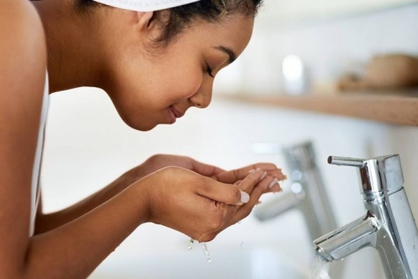 7 Cara Cuci Muka yang Paling Benar Demi Kulit Wajahmu yang Lebih Sehat