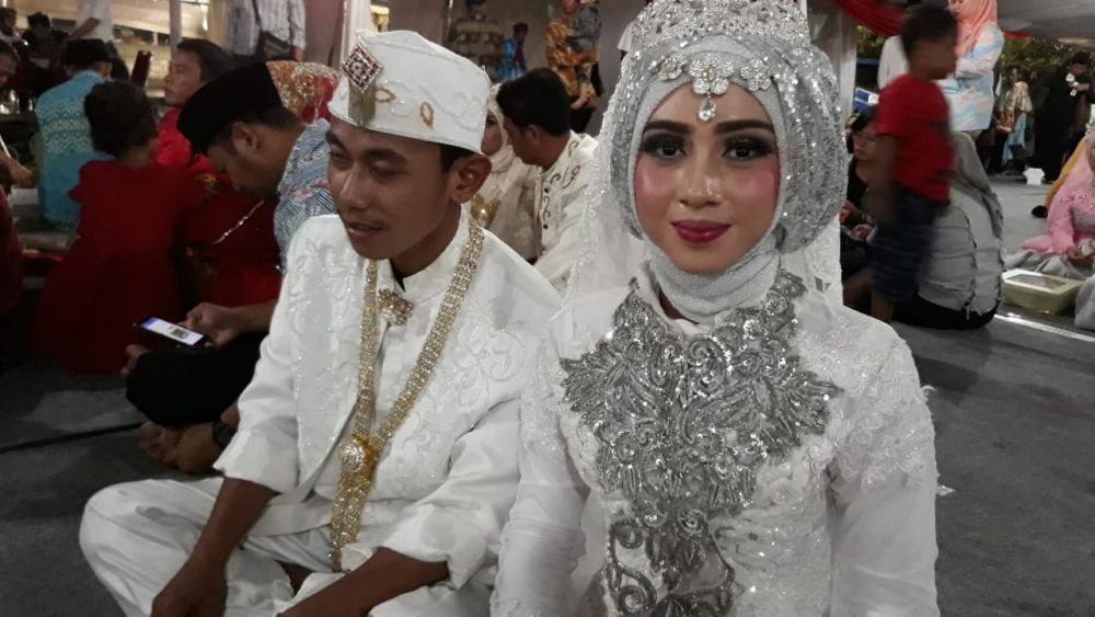 Nikah di Usia Muda dan Ikut Nikah Massal, Pasangan Ini Disindir