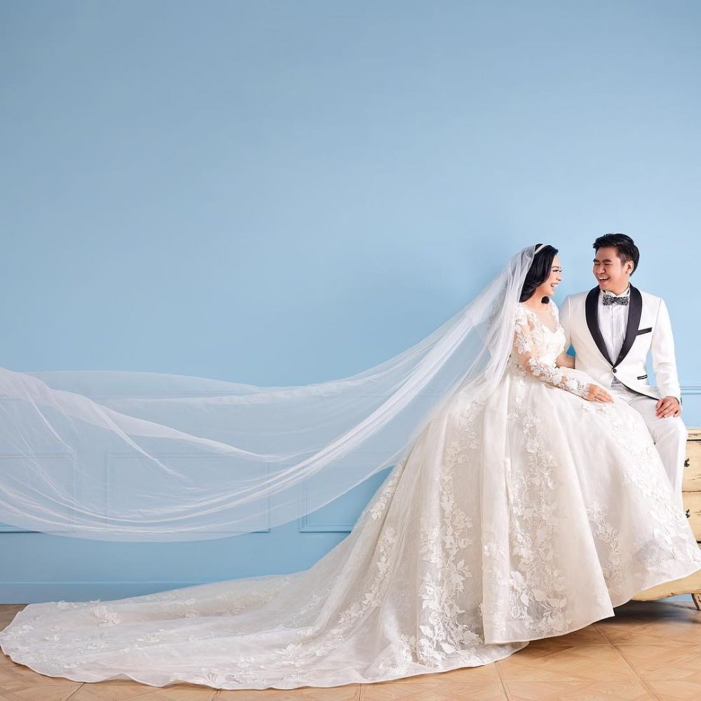 Arief 'Mak Beti' Akan Menikah Besok, Yuk Intip 10 Potret Mesranya