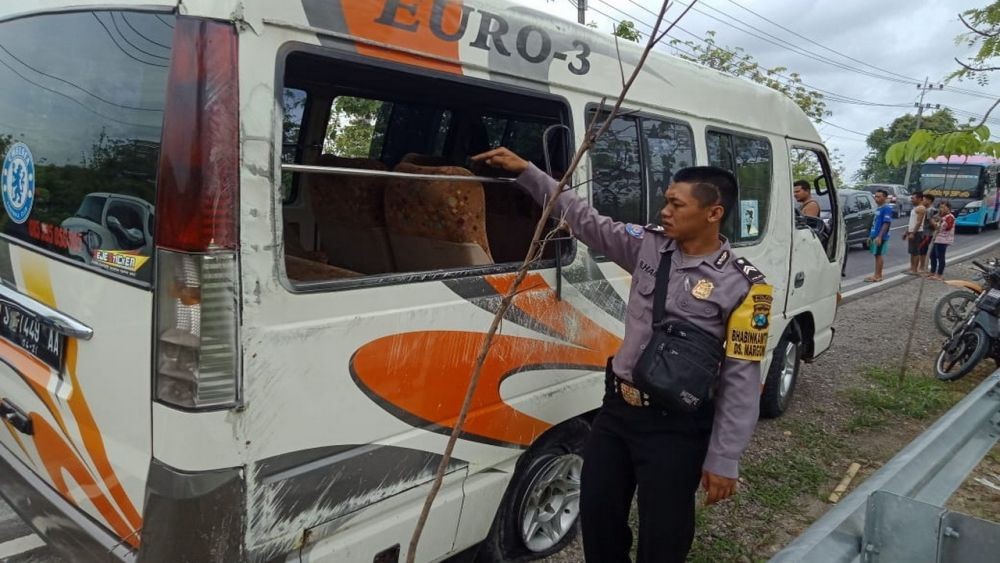Minibus Terguling di Jalur Bojonegoro-Ngawi, 4 Penumpang Terluka