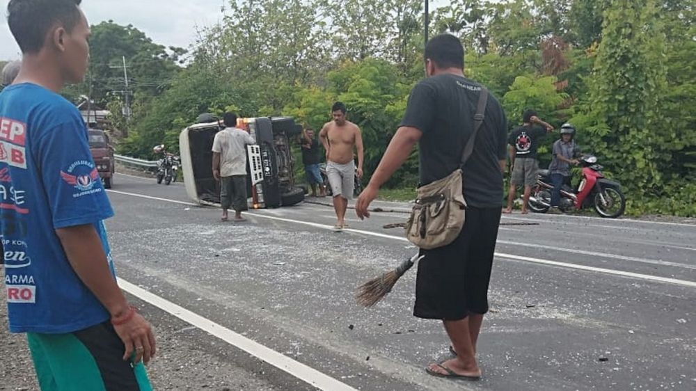 Minibus Terguling di Jalur Bojonegoro-Ngawi, 4 Penumpang Terluka
