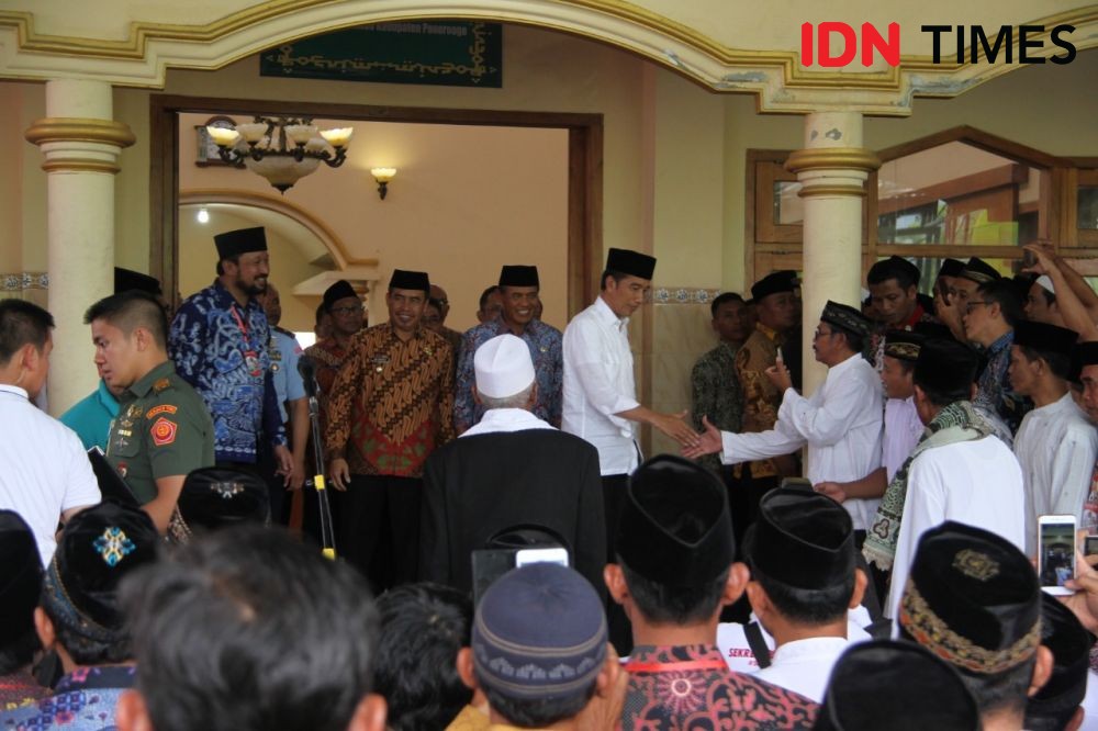 Presiden Jokowi Bagikan Sertifikat Tanah di Ponorogo  