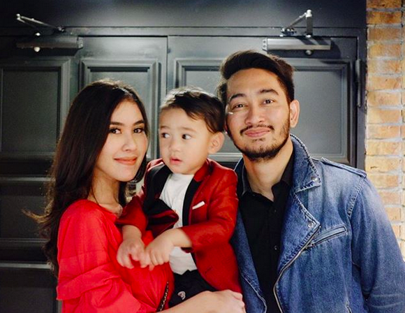 10 Momen Artis & Keponakan yang Kompak, Gemes Abis!