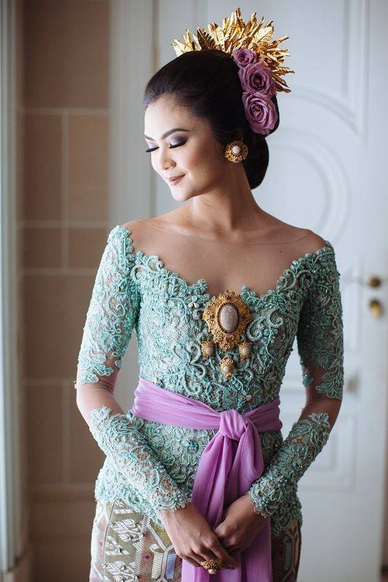 10 Kebaya Modern yang Bikin Kamu Tampil Anggun dan Kekinian