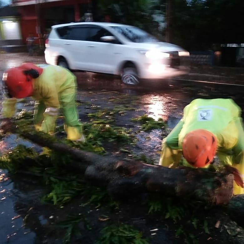 Awal Tahun, Bojonegoro Disambut Banjir dan Angin Kencang