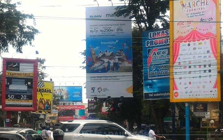 Ganggu Keindahan Kota Medan, Satpol PP Tertibkan Papan Reklame Ilegal