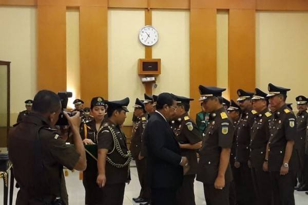 Jaksa Agung Lantik 13 Pejabat Eselon II