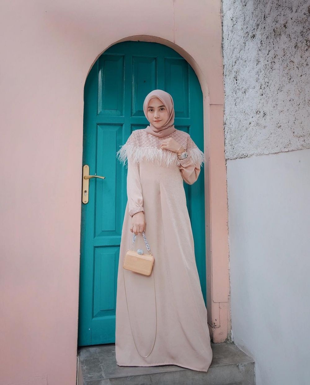 Anti Ribet, 8 Referensi Dress dengan Hijab yang Simple tapi Anggun