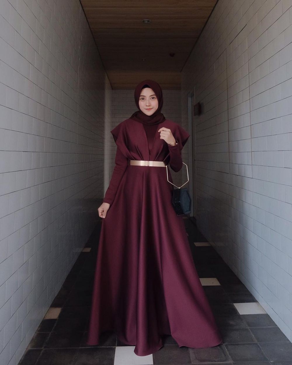 Anti Ribet, 8 Referensi Dress dengan Hijab yang Simple tapi Anggun