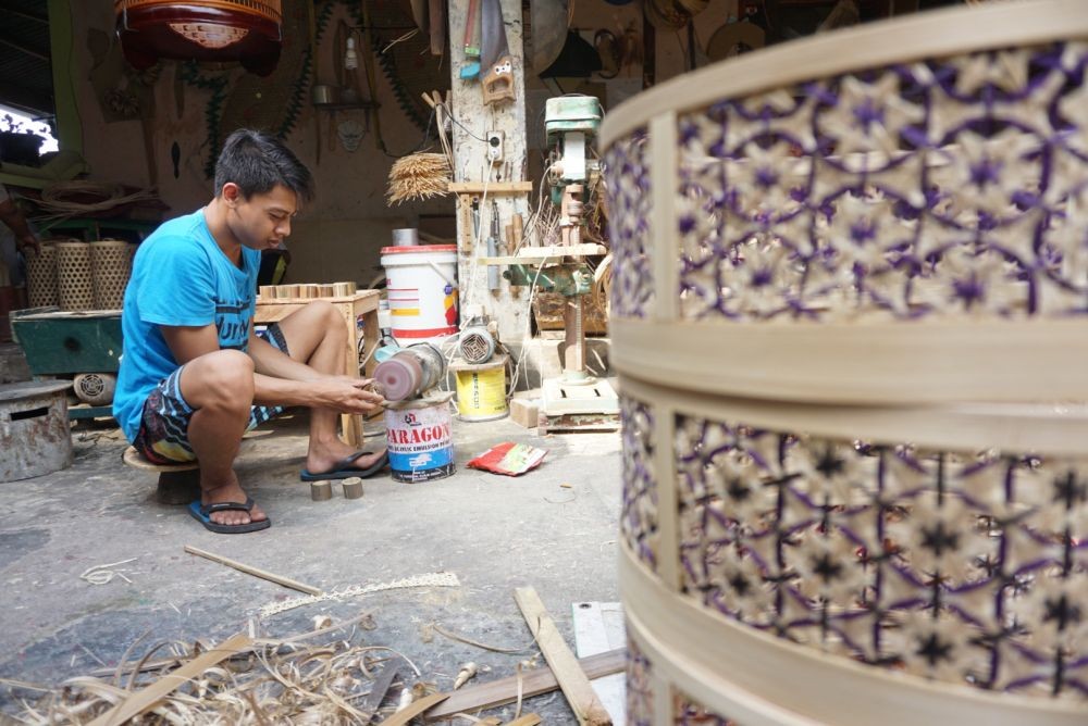 Sebulan Jelang Imlek, Produksi Lampion Bambu Meningkat 100 persen