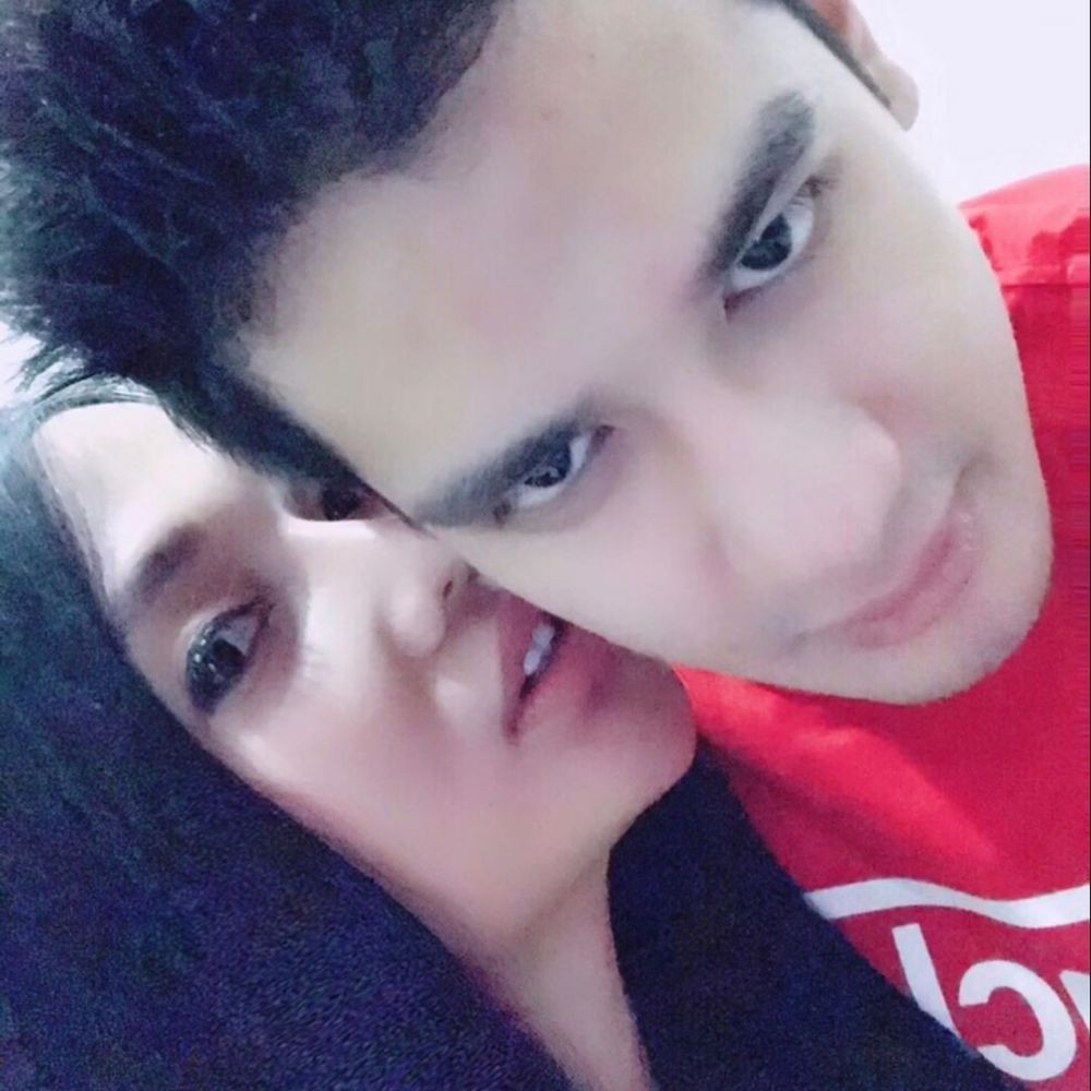 Kemesraan Lucinta Luna dengan pria baru di Hongkong.