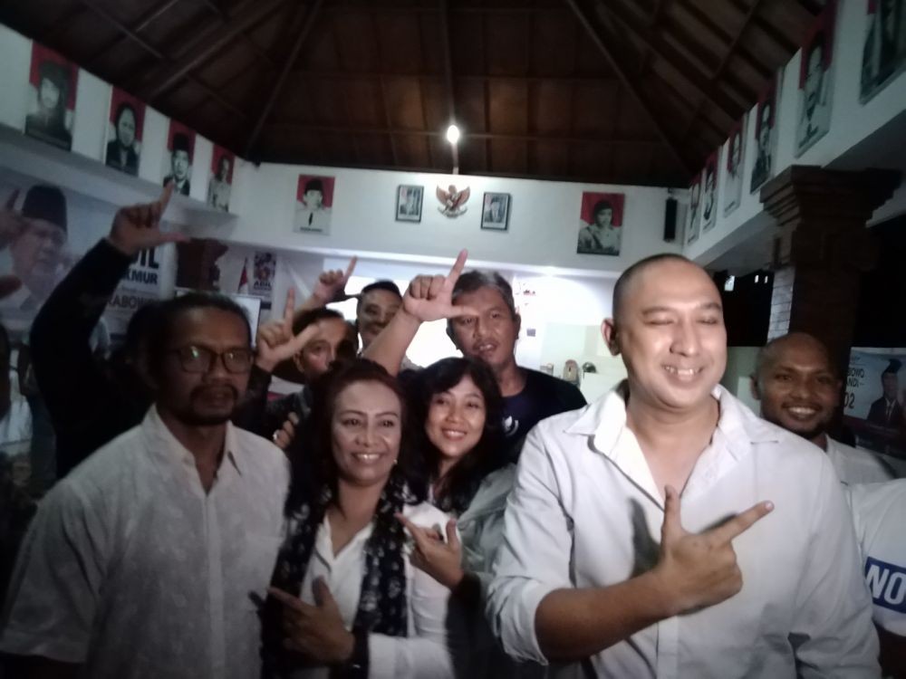 Kubu Prabowo-Sandi di Denpasar Gelar Nobar Sambil Lesehan