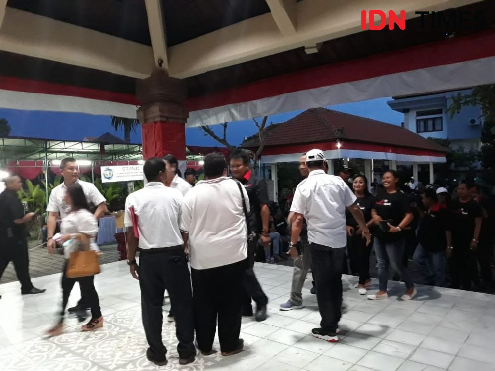 [Foto] Nobar Kubu Jokowi-Ma'ruf di Kuta, Jadi Wadah Edukasi Warga