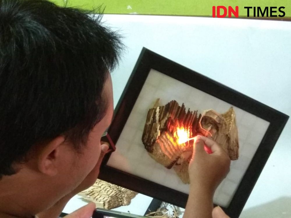 Unik, Seniman Malang Ubah Batang Korek Api Jadi Wajah Capres