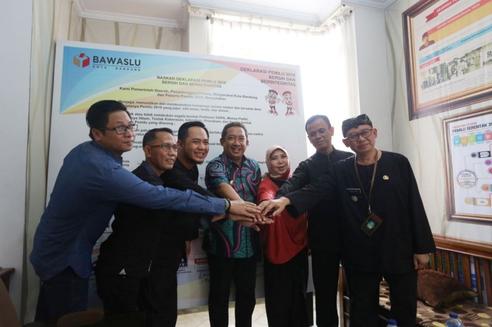 Dilantik Ridwan Kamil, Yana Mulyana Jadi Wali Kota Bandung