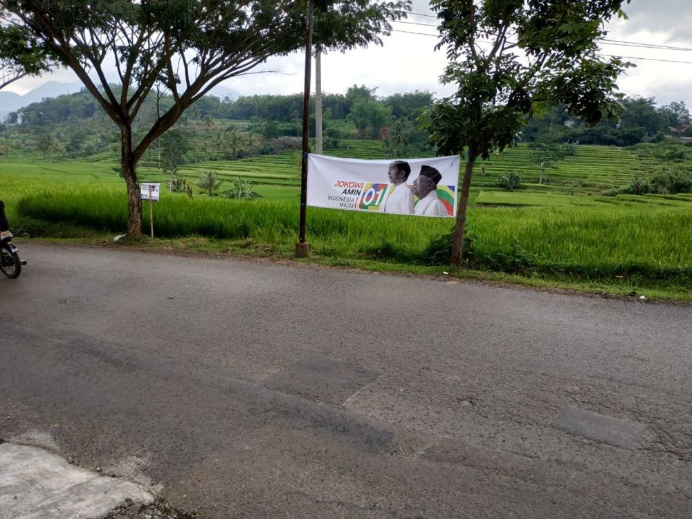 Semarak Warga Garut Menyambut Kedatangan Jokowi
