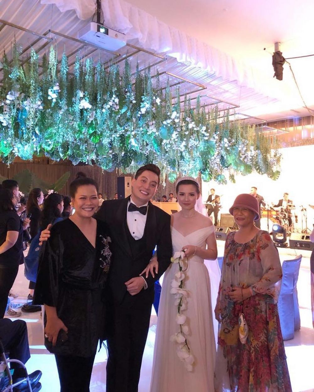 10 Foto Artis Saat Hadiri Nikahan Edric, Geng Extravaganza Hadir, Lho!