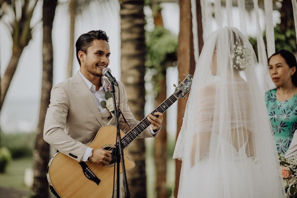 13 Momen Romantis Pernikahan Randy Pangalila - Chelsey di Bali