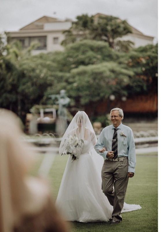 10 Potret Anggun Chelsey, Istri Randy Pangalila dengan Gaun Pengantin