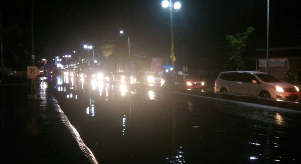 Jalan Trans Sulawesi Lumpuh Akibat Banjir