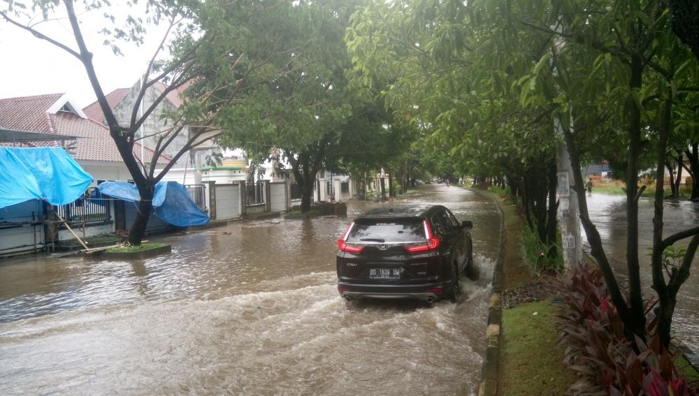 Hujan Lebat: Jalan Protokol di Makassar Tergenang