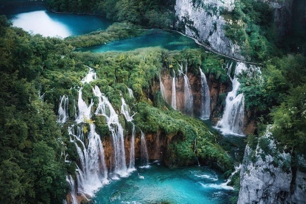 Refreshing yang Sebenarnya, Intip 9 Air Terjun Paling Memukau di Dunia