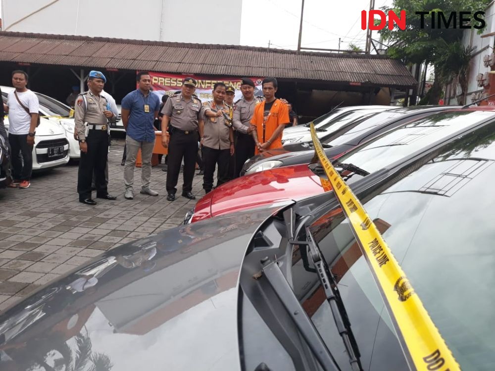 Kecanduan Judi Sabung Ayam, Pria di Denpasar Gelapkan 13 Mobil Rental
