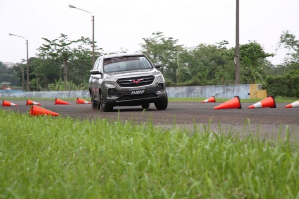 FOTO Begini Penampakan Wuling Almaz Rival Berat  Fortuner  