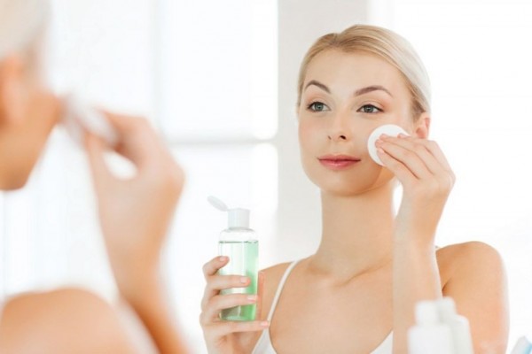 5 Kesalahan yang Sering Dilakukan Cewek saat Membersihkan MakeupÂ 