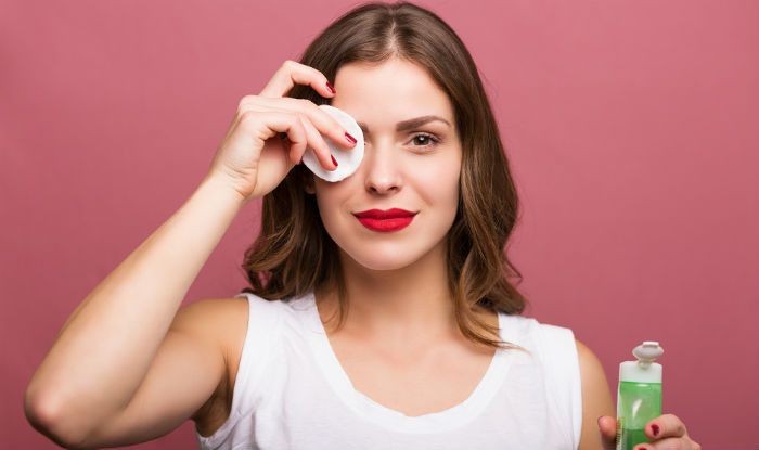 5 Kesalahan yang Sering Dilakukan Cewek saat Membersihkan MakeupÂ 
