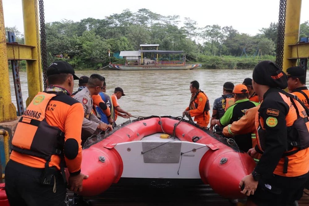 Niat Silaturahmi, Mobil Rombongan Ini Tenggelam di Sungai Brantas