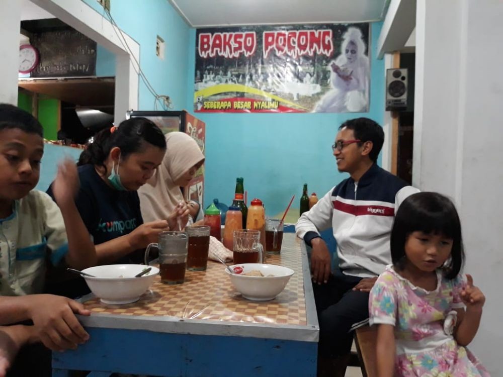 840 Hantu Pocong Makan Bakso Gratis Terbaik