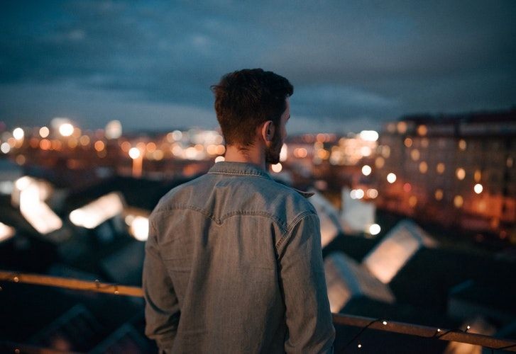 Buka Hatinya, 6 Resep Ini Bikin Cowok Introvert Nyaman Sama Kamu