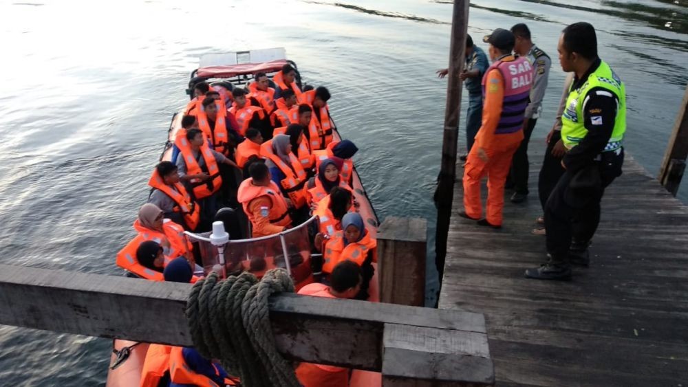 Tim SAR Gabungan Cari Penumpang Kapal yang Jatuh di Perairan Makassar