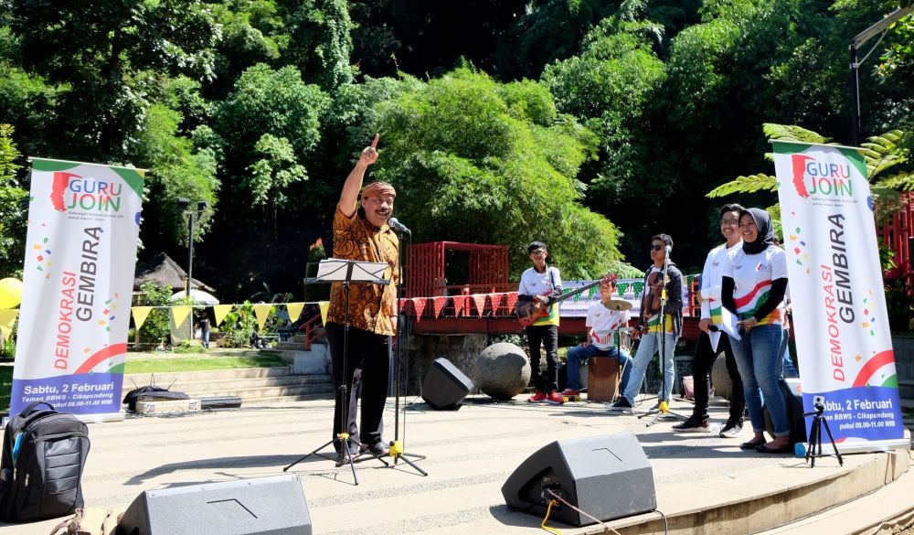 Dukung Jokowi, Alumni UPI Gelar Demokrasi Gembira Bersama Seniman
