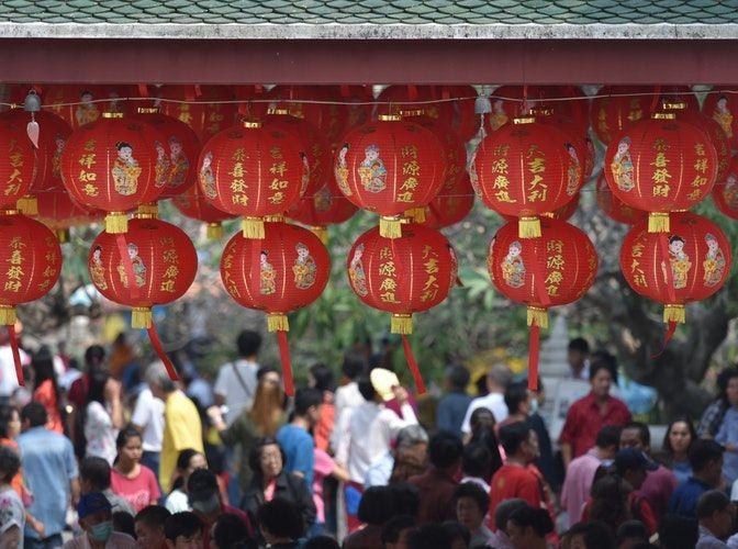 10 Tradisi Unik Imlek Di Indonesia, Grebeg Sudiro Hingga Perang Air!