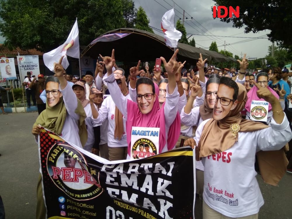 Kampanye di Madiun, Sandiaga Disambut Spanduk Kami Pilih Jokowi