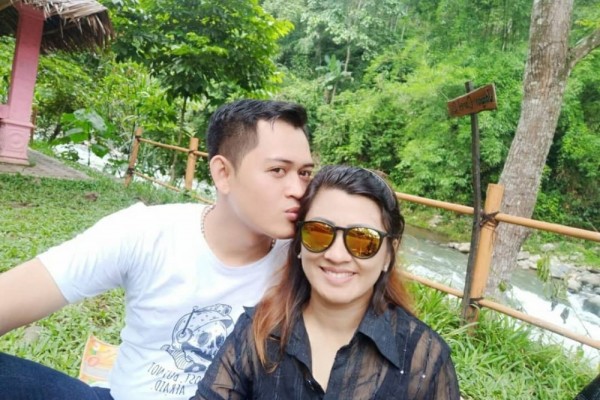 Putus dari Elly Sugigi, 10 Kemesraan Ferry dan Pasangan Barunya