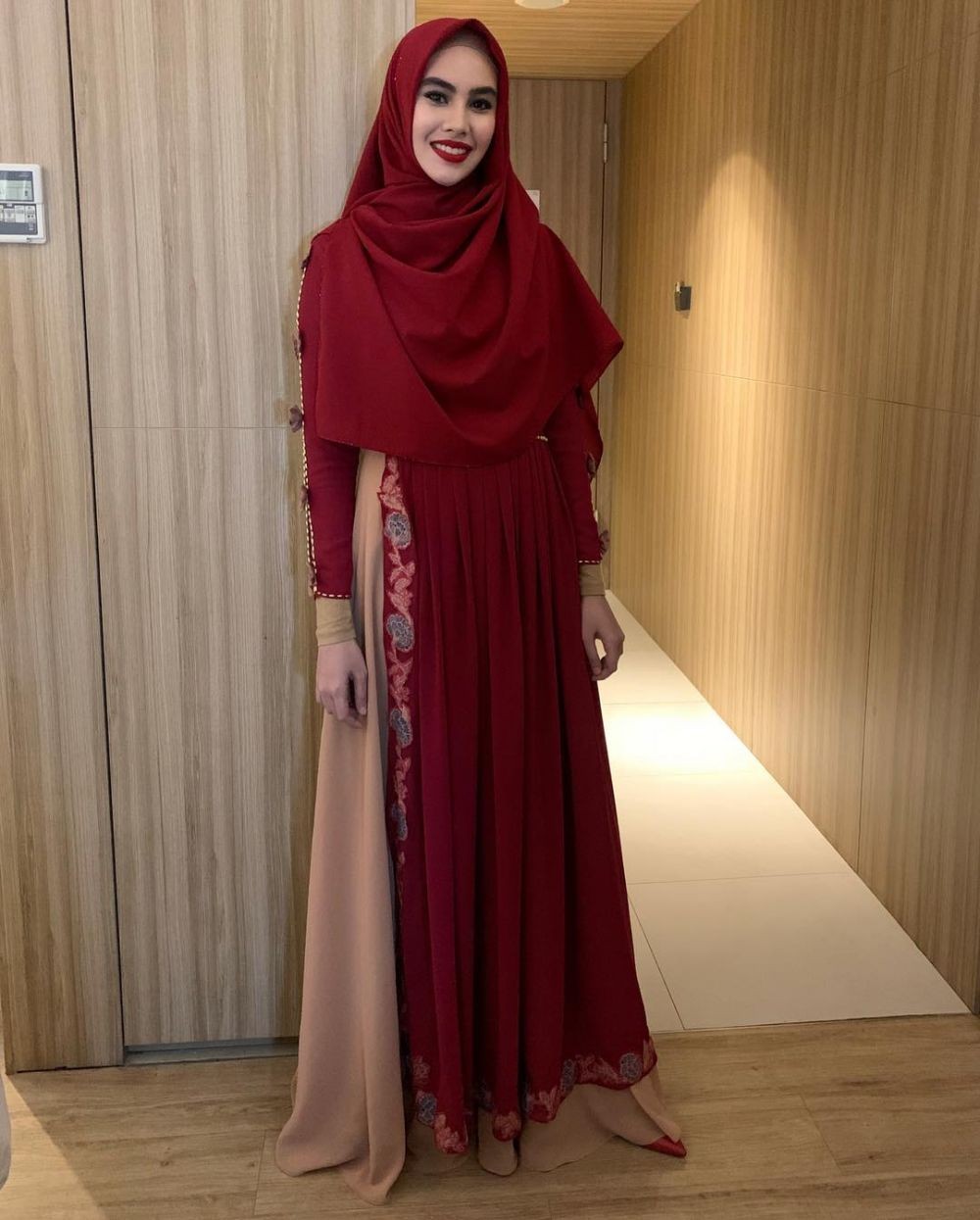 10 Inspirasi Model Hijab Terbaru Artis Gamis sampai 