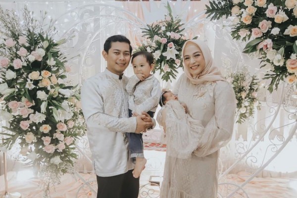 10 Momen Bahagia Aqiqah Anak Kedua Nina Zatulini & Chandra