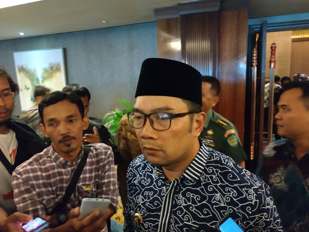 Ridwan Kamil Tonton Persib, Bobotoh Teriak Prabowo