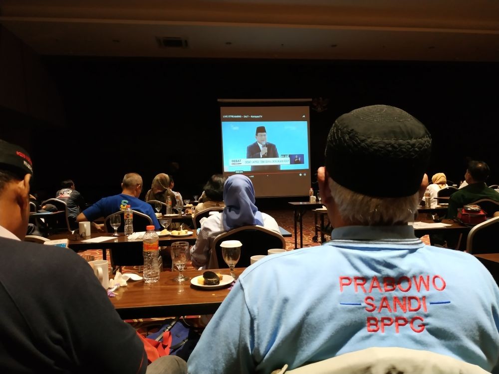 Nobar Debat Pilpres di Bandung, Mulai Hotel hingga Warung Kaki Lima