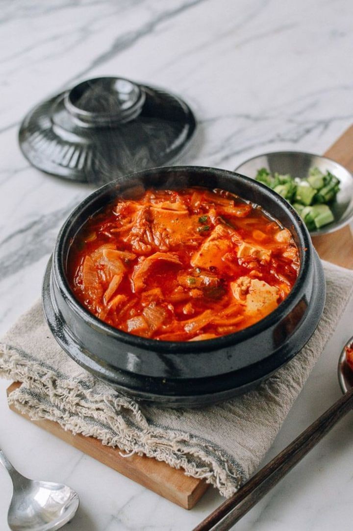 Mau Bikin Sup yang Sering Muncul di Drama Korea? Catat, Ini Resepnya