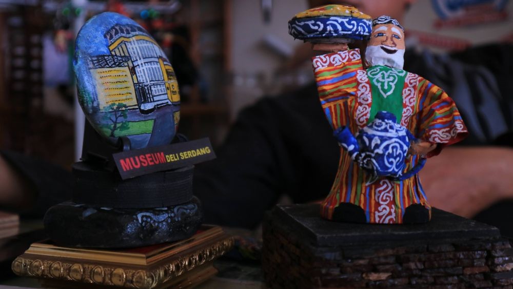 Faisal Walad, Ubah Koran Bekas Jadi Miniatur Boneka Tradisional