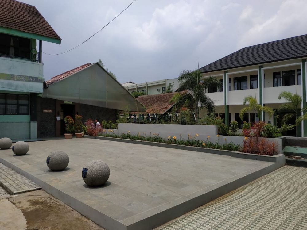Di Balik Penangkapan Kasek SMP Favorit Terlibat Pungli di Bandung
