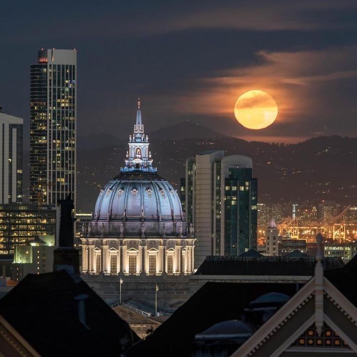 10 Foto Supermoon Paling di Seluruh Dunia, Indonesia Gak Kalah Keren