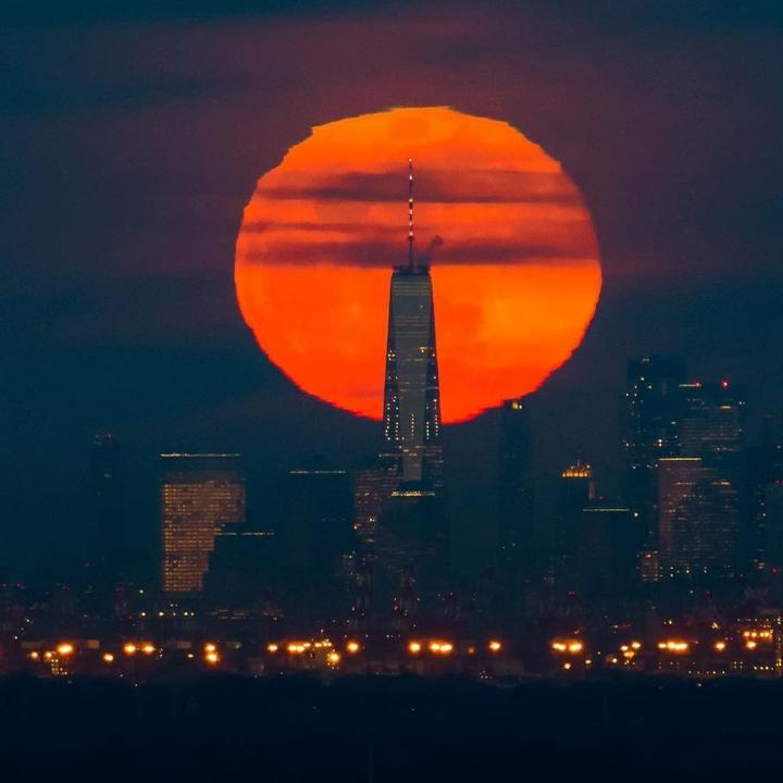 10 Foto Supermoon Paling di Seluruh Dunia, Indonesia Gak Kalah Keren