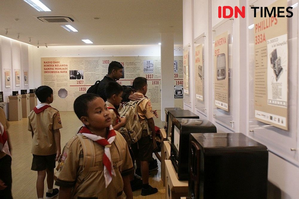 Menjelajahi Sejarah Radio Lewat Pameran Radio Jadul di Kota Bandung